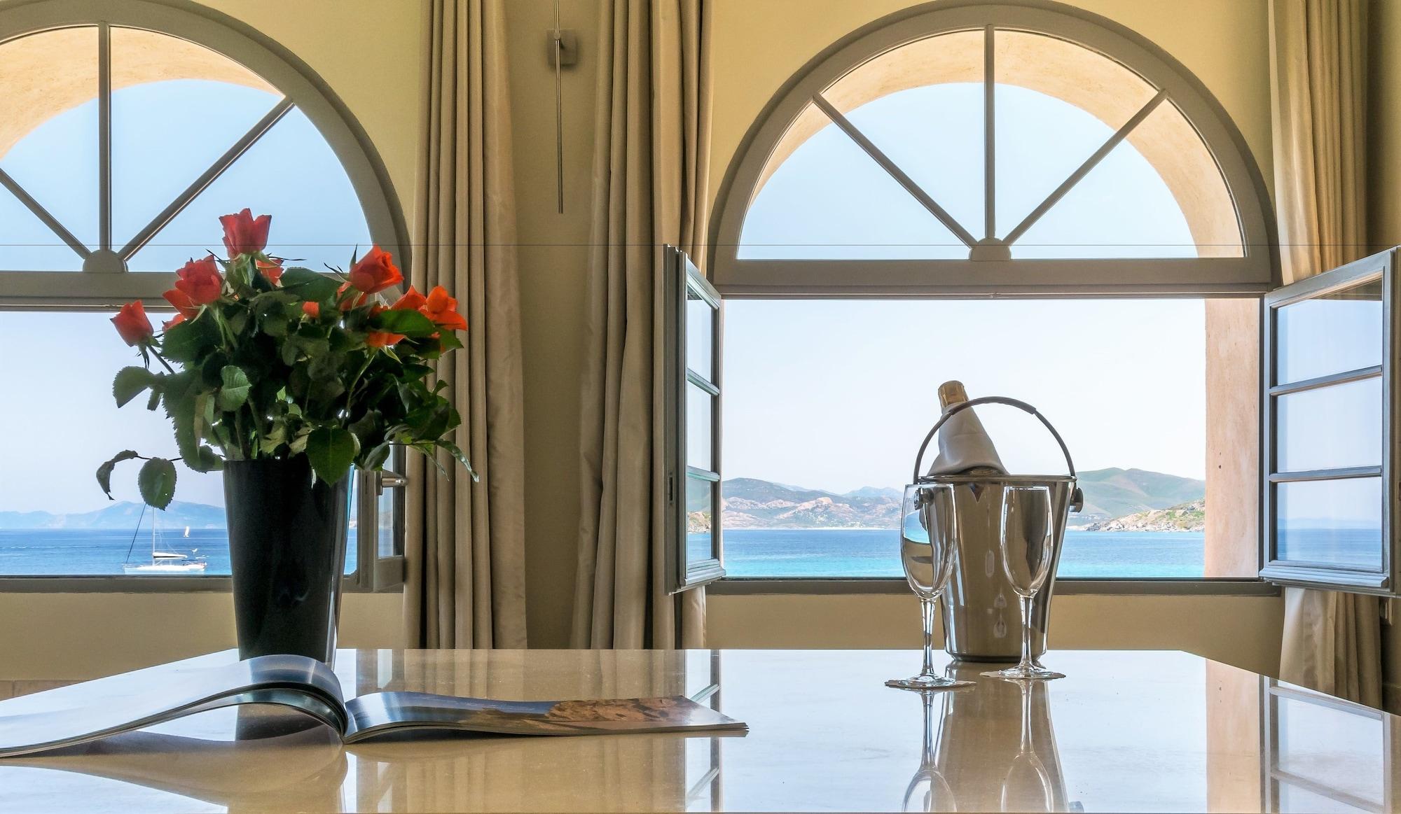 Perla Rossa Hotel LʼÎle-Rousse Екстериор снимка