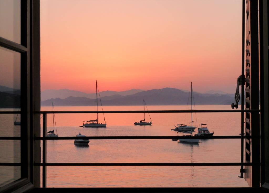 Perla Rossa Hotel LʼÎle-Rousse Екстериор снимка