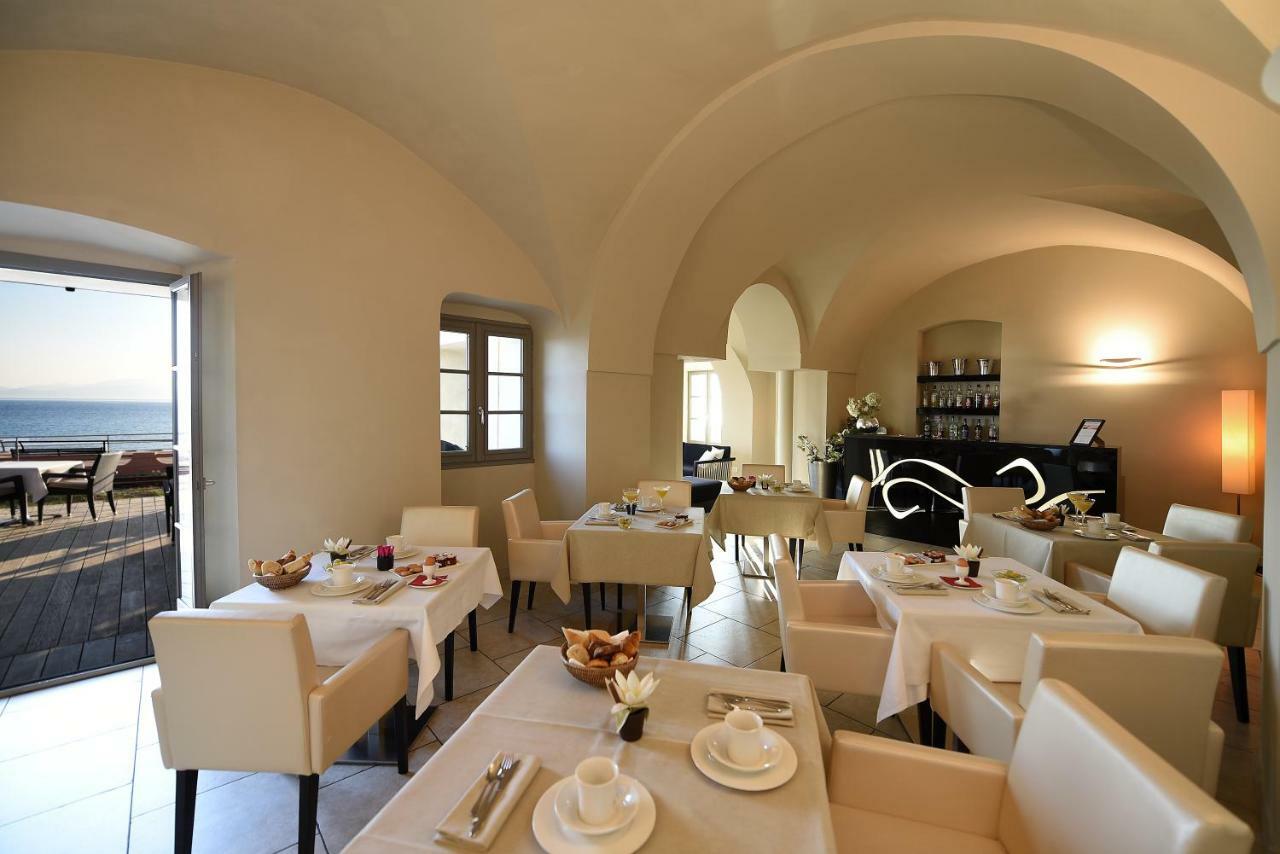 Perla Rossa Hotel LʼÎle-Rousse Екстериор снимка